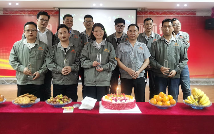 AOX hield een feest voor haar 10-jarig jubileum medewerkers.